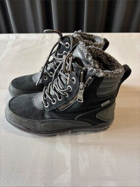 Pajar womens 6-6.5 Black Winter Lace-Up Boots with Faux Fur Collar